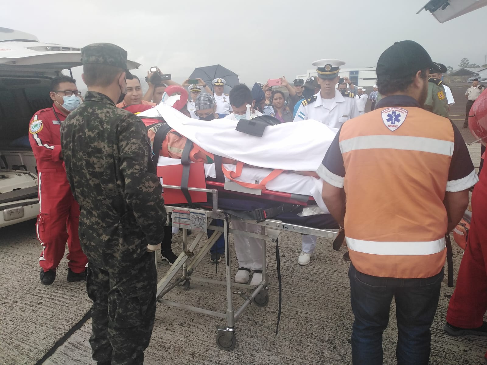 Trasladan a México, al tercer militar que resultó con graves quemaduras, tras una explosión en Puerto Cortés