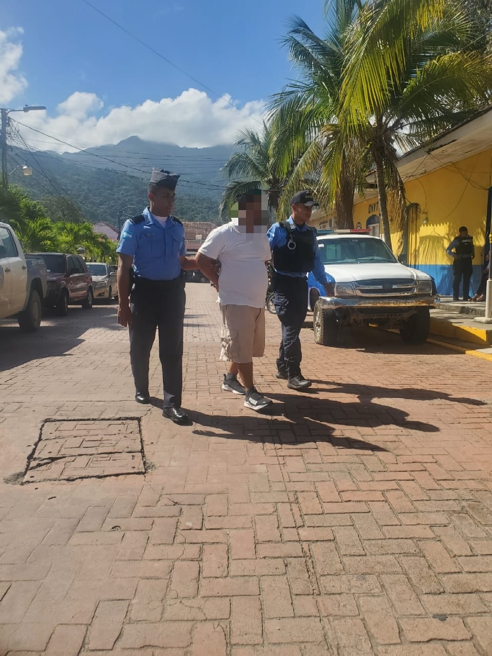 En Trujillo agentes de la UMEP-19 detienen a una persona por uso de documento falso