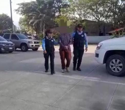 DPI captura ayudante de bus por tener orden de captura pendiente por el delito de porte ilegal de arma DPI captura ayudante de bus por tener orden de captura pendiente por el delito de porte ilegal de arma