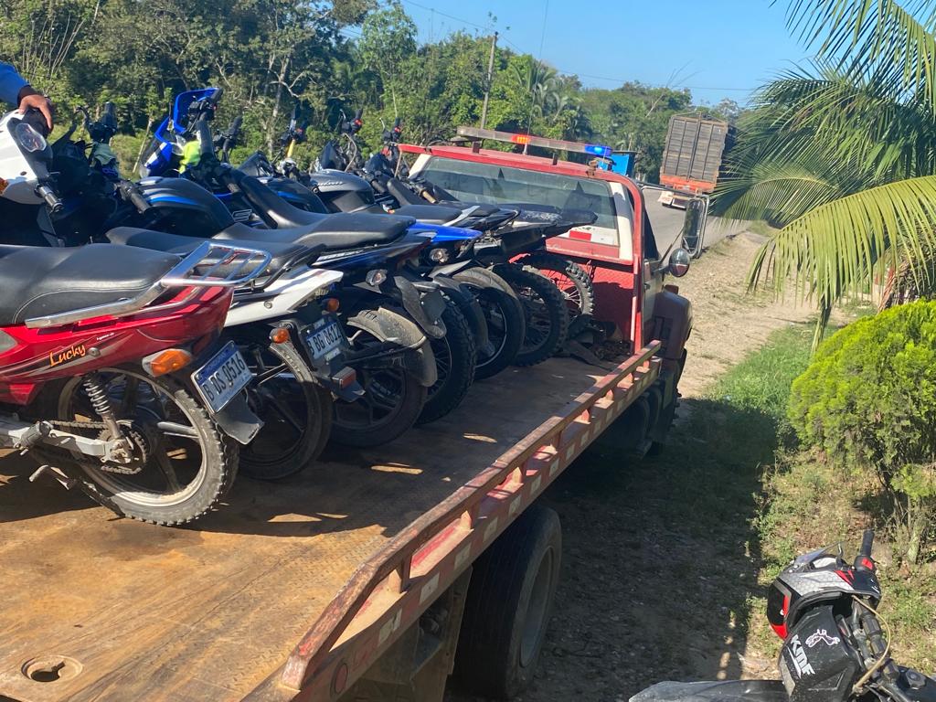 En tocoa, decomisan 10 motocicletas y permisos de conducir en carreras clandestinas