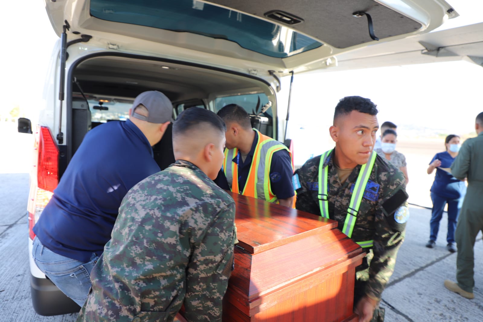 ¡Lamentable! Trasladan a Roatán cuerpo de joven que sufrió quemaduras mientras celebraba el Día del Padre