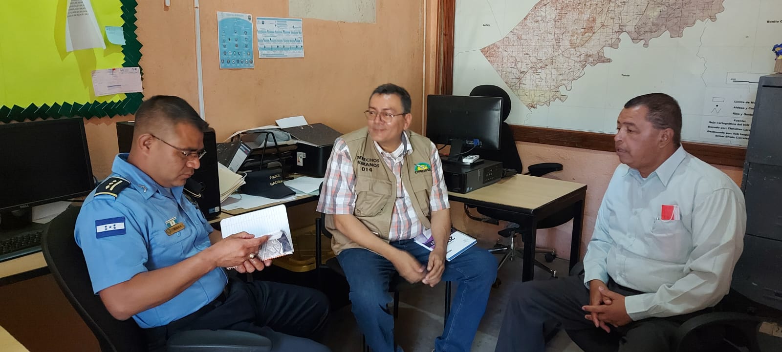 Agentes policiales de la UMEP-19 sostienen reunión con el director ejecutivo de CIPRODEH