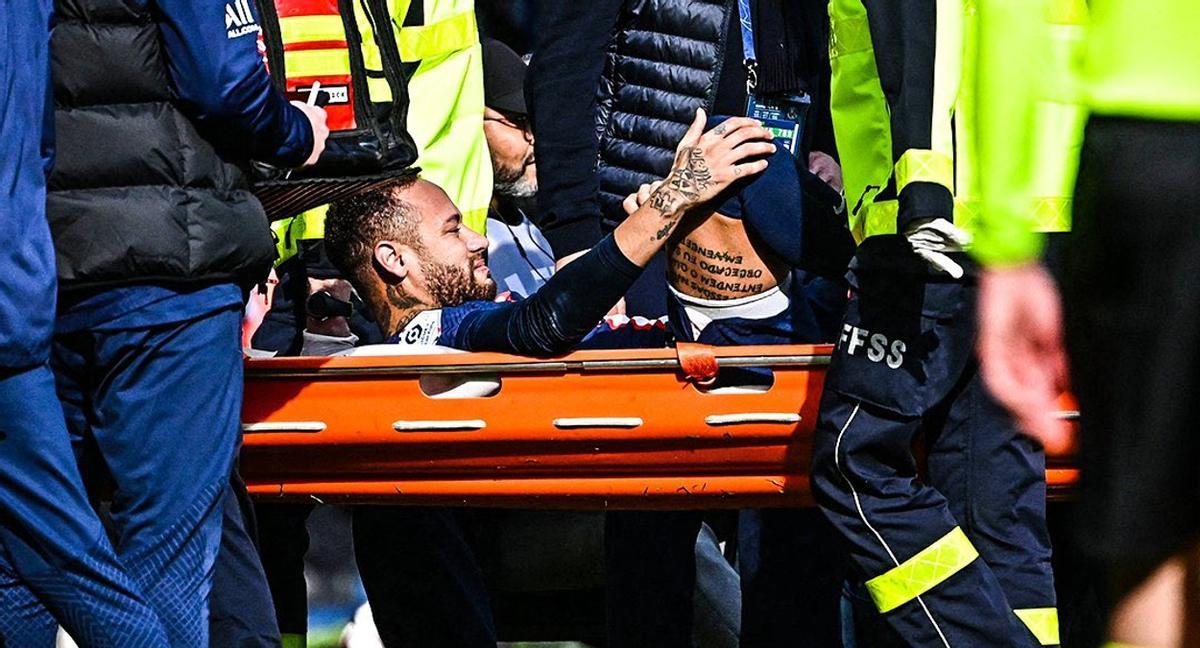 Neymar deberá ser operado y se perderá lo que resta de la temporada Neymar deberá ser operado y se perderá lo que resta de la temporada