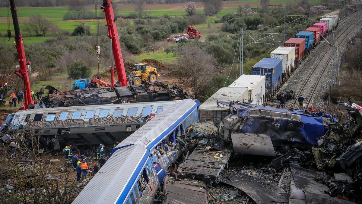 Asciende a 57 los muertos por choque de trenes en Grecia