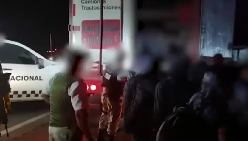 Encuentran a más de 200 migrantes que estaban en un tráiler en Veracruz, entre ellos 11 de origen hondureño Encuentran a más de 200 migrantes que estaban en un tráiler en Veracruz, entre ellos 11 de origen hondureño