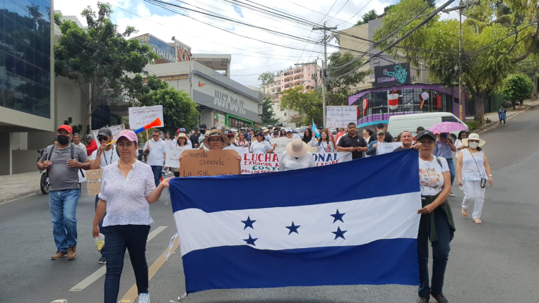 MP: Finaliza protesta de empleados tras firmar acuerdo salarial de 3,600 lempiras
