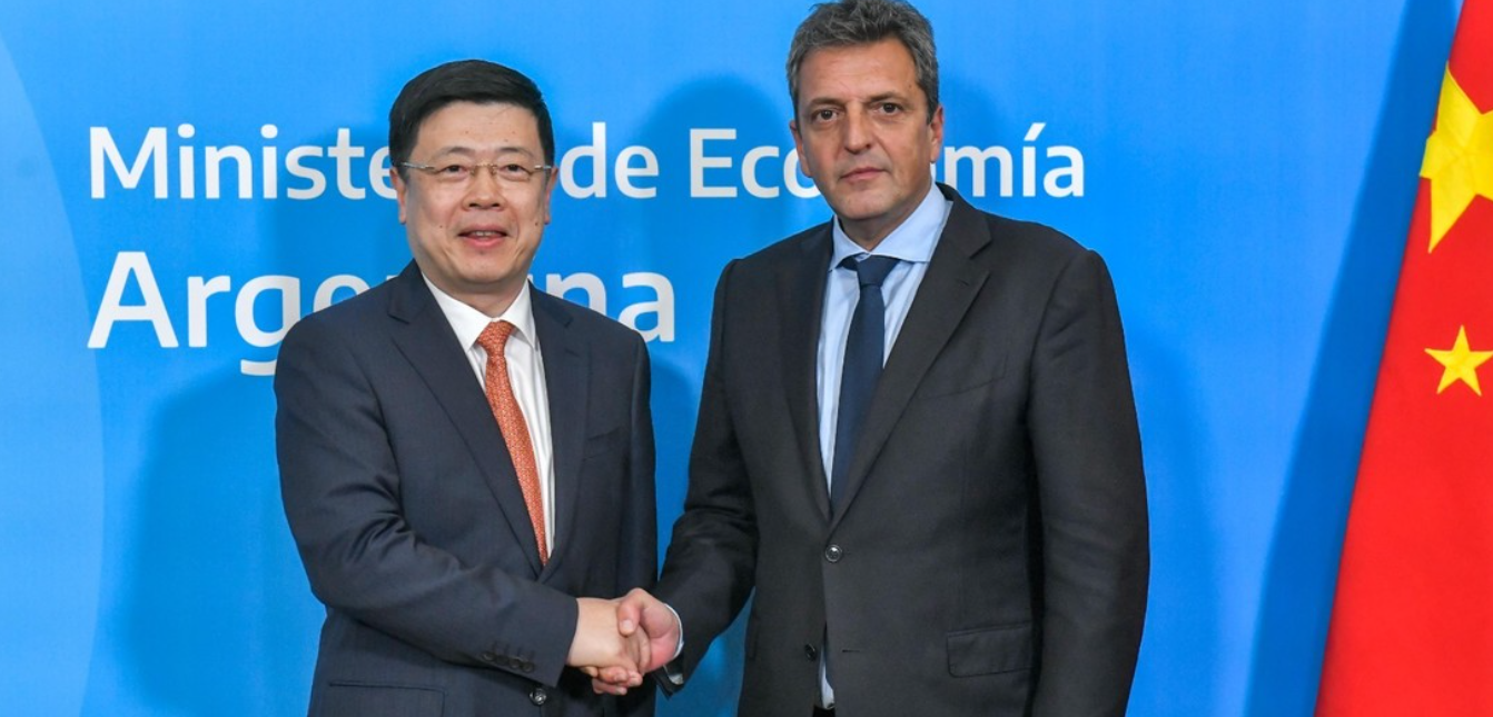 Reemplazo al dólar: Argentina acuerda con China el pago de sus importaciones en yuanes