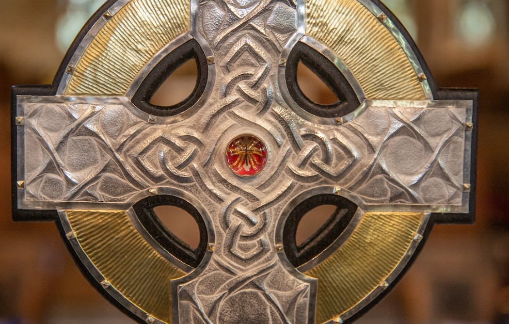 Papa Francisco regala parte de la cruz original de Cristo para coronación de nuevo rey de Inglaterra