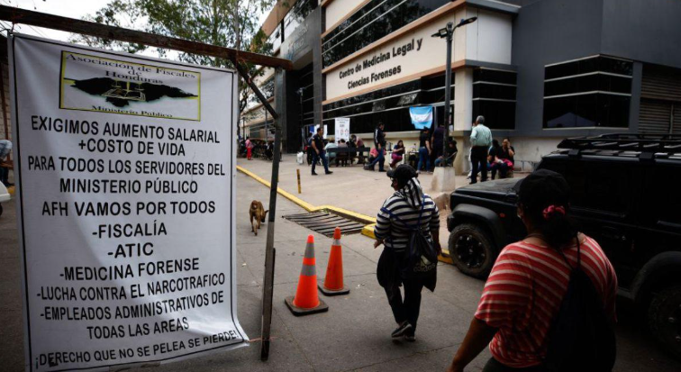 Protestas de fiscales continúan y señalan que se quiere desviar la crisis del MP