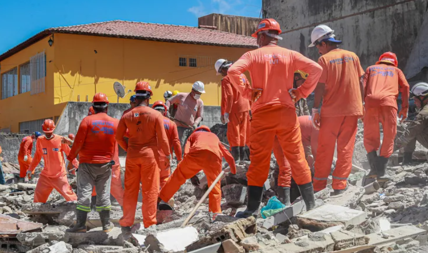 Suben a seis los muertos por el desplome de un edificio en Brasil