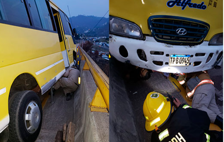 ¡Lamentable! Conductor muere embestido por otro bus mientras reparaba su unidad