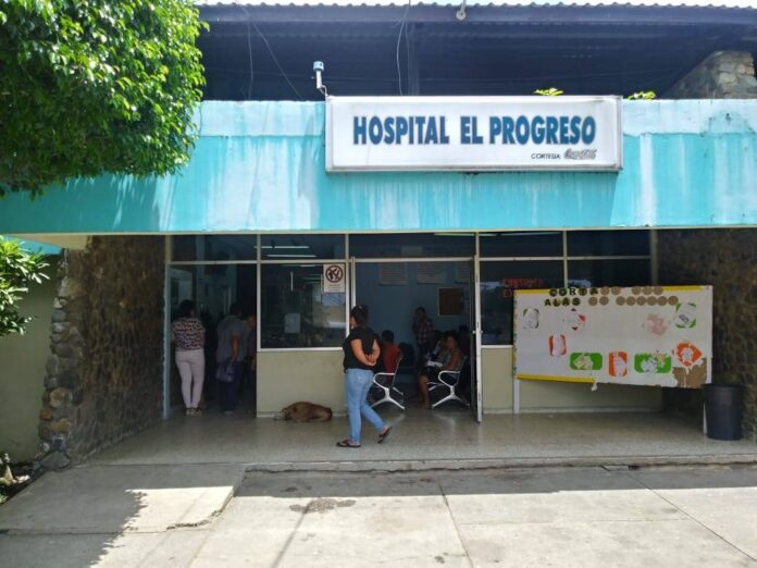 Por presiones políticas realizan despidos en Hospital Regional de El Progreso