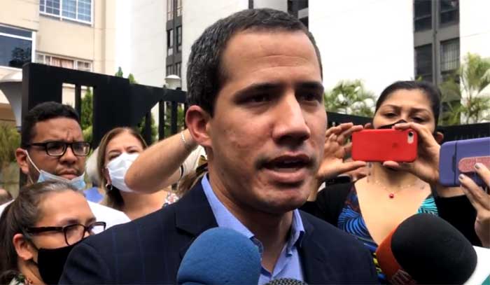 Guaidó llega a Colombia a pie para intentar influir en conferencia sobre Venezuela