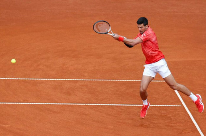 Djokovic escapa de un lío Djokovic escapa de un lío