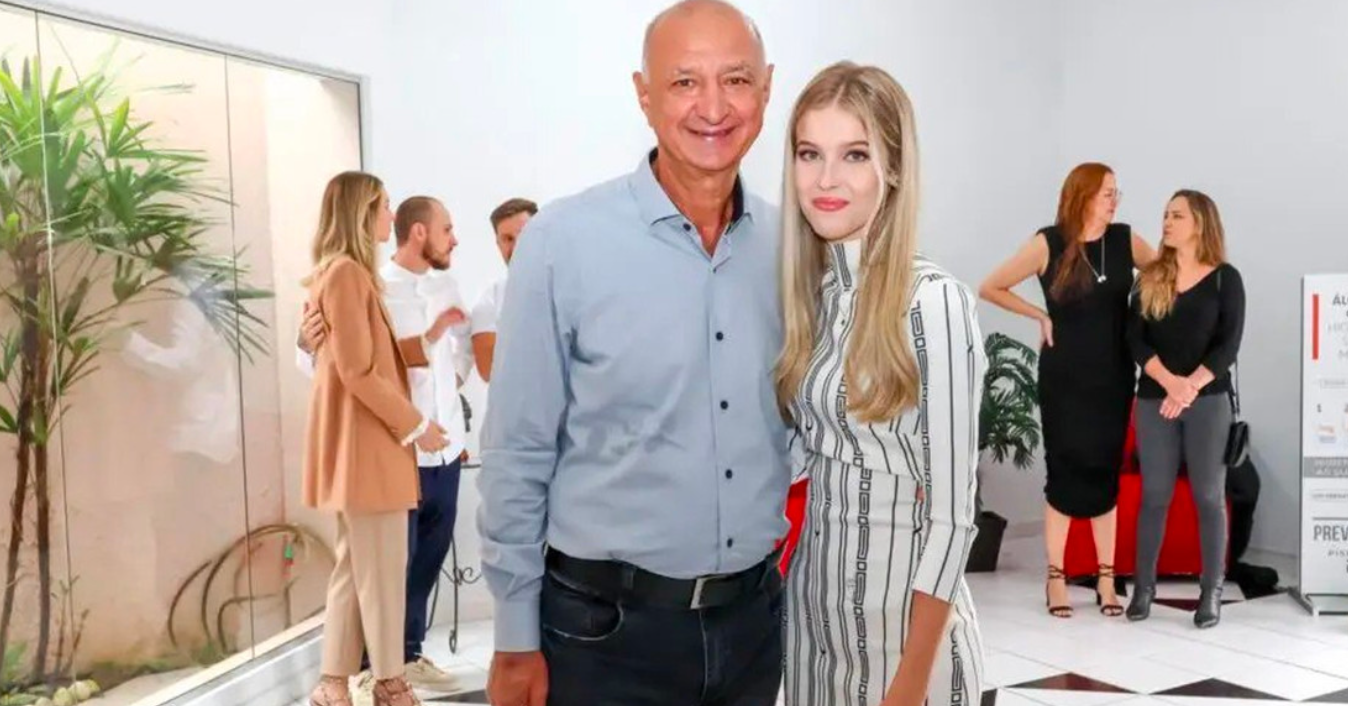 Un alcalde brasileño de 65 años se casa con una adolescente y concede a su suegra un alto cargo Un alcalde brasileño de 65 años se casa con una adolescente y concede a su suegra un alto cargo