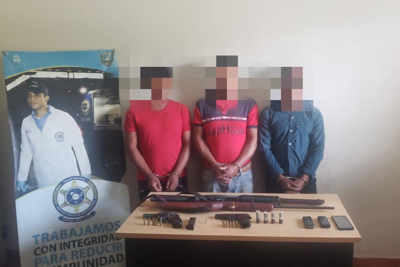 En Copán, capturan a dos integrantes de la banda criminal «Aquino» por asesinato y porte ilegal de arma de fuego En Copán, capturan a dos integrantes de la banda criminal «Aquino» por asesinato y porte ilegal de arma de fuego