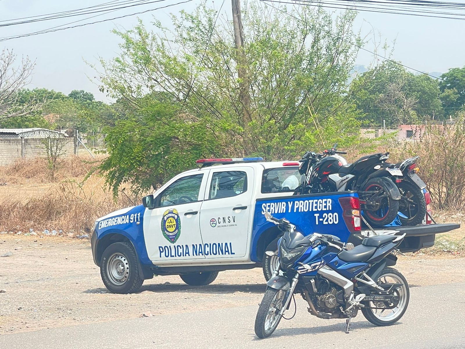 Funcionarios de la DNVT decomisa 6 motocicletas por faltas varias