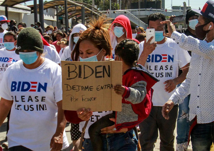 Senador demócrata presenta un plan que pide abrir más vías de migración legal