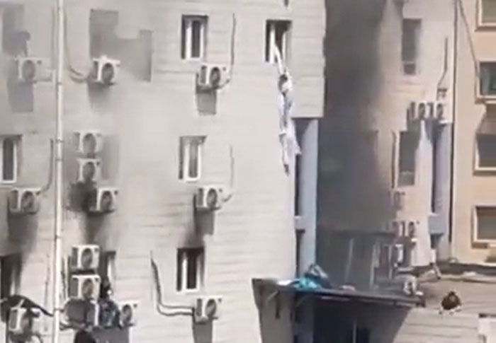 Al menos 21 muertos tras un incendio en un hospital de Pekín Al menos 21 muertos tras un incendio en un hospital de Pekín