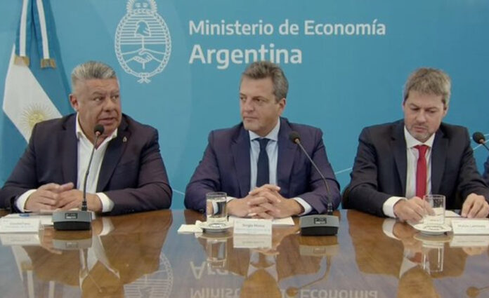 Argentina presenta sus avales para albergar el Mundial Sub-20 de fútbol Argentina presenta sus avales para albergar el Mundial Sub-20 de fútbol