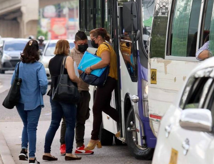 ¡Aliste el bolsillo! Pasaje de bus aumentaría de L13 a L16 si gobierno no atiende llamado del sector transporte