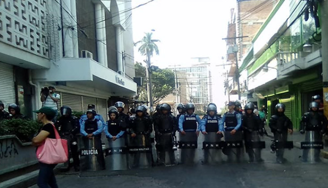Policía tendrá 30 minutos para disuadir a manifestantes en desalojos de vía pública