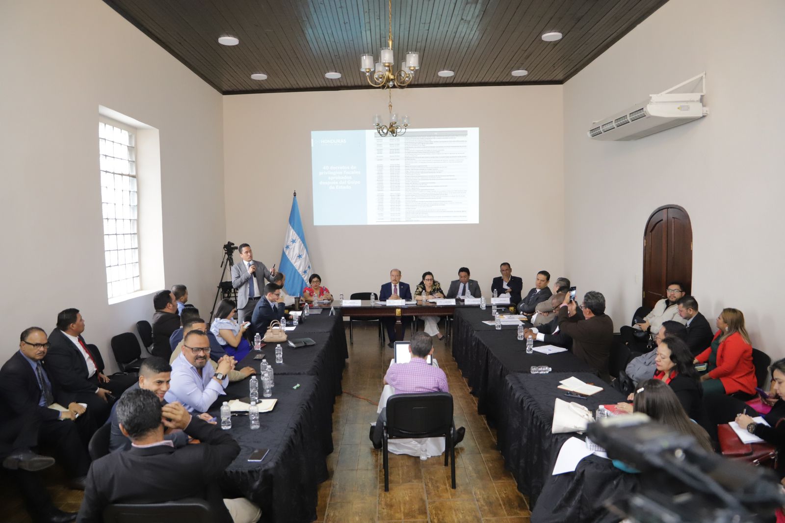 Bancada de LIBRE graníticamente unida en favor del proyecto de presidenta Xiomara Castro para una Justicia Tributara Bancada de LIBRE graníticamente unida en favor del proyecto de presidenta Xiomara Castro para una Justicia Tributara