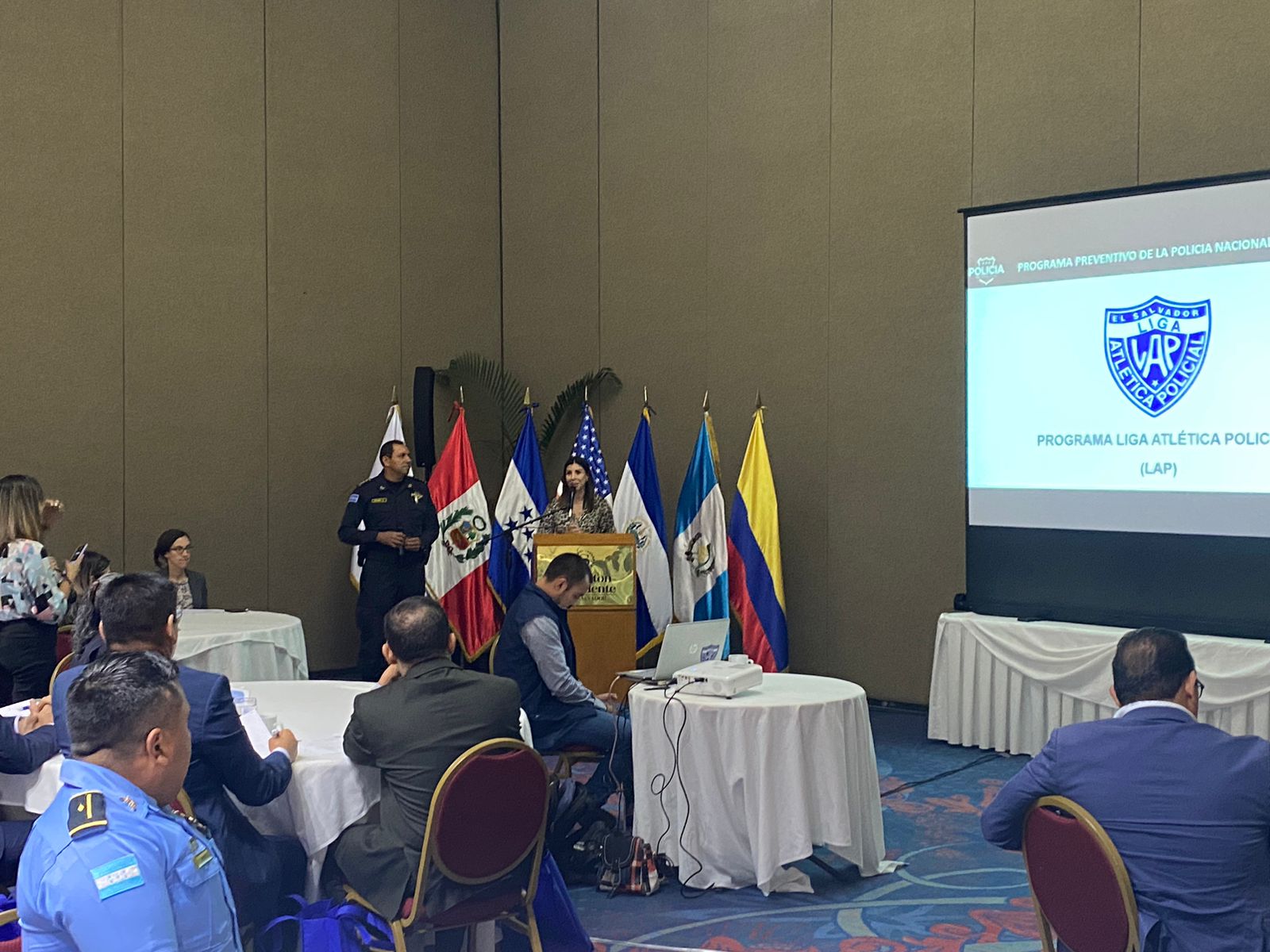 Director de Prevención Nacional, representantes de INL Honduras y otros países, conocen programa «Liga Atlética Policial» que es implementado en El Salvador C.A. Director de Prevención Nacional, representantes de INL Honduras y otros países, conocen programa «Liga Atlética Policial» que es implementado en El Salvador C.A.