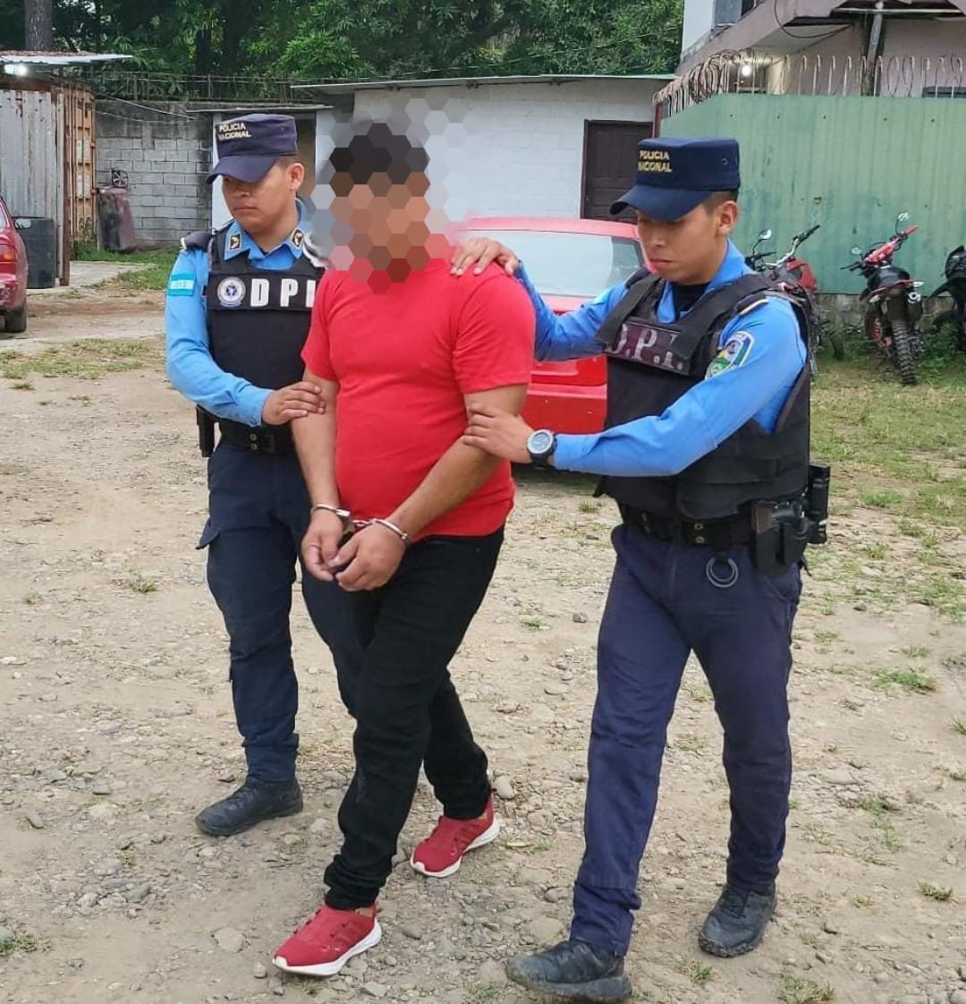 DPI arresta presunto miembro de la banda delictiva «Los Cuchuco» y le ejecuta orden judicial por asesinato en El Progreso, Yoro
