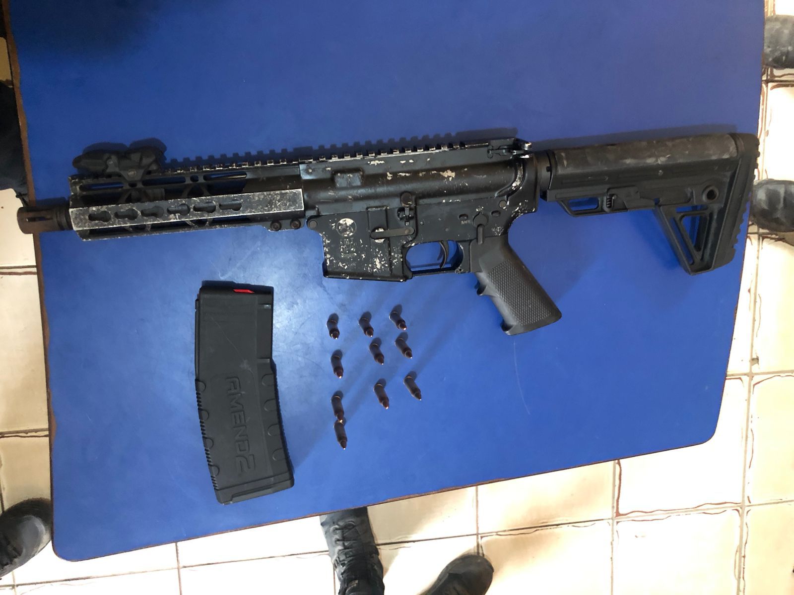 Dos presuntos integrantes del Grupo Delictivo Organizado denominado “Banda Los Aguacates,” son detenidos en posesión de un AR-15 Dos presuntos integrantes del Grupo Delictivo Organizado denominado “Banda Los Aguacates,” son detenidos en posesión de un AR-15