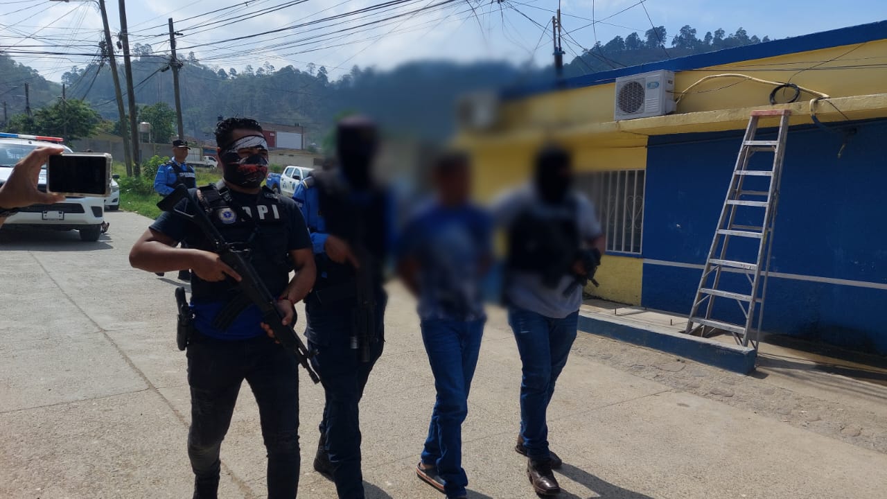 Policías de la UDEP-7 detienen a alias «Tyson» presunto distribuidor de droga en Danlí Policías de la UDEP-7 detienen a alias «Tyson» presunto distribuidor de droga en Danlí