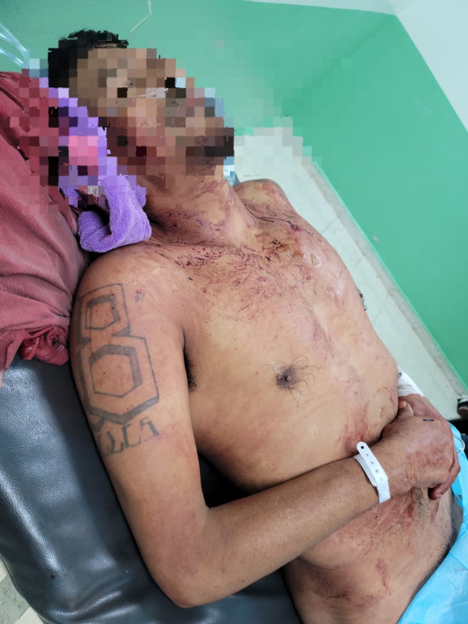 Con AK-47, Mini Uzi y Chalecos antibalas, fueron detenidos cinco supuestos integrantes de la Pandilla 18 en San Pedro Sula Con AK-47, Mini Uzi y Chalecos antibalas, fueron detenidos cinco supuestos integrantes de la Pandilla 18 en San Pedro Sula