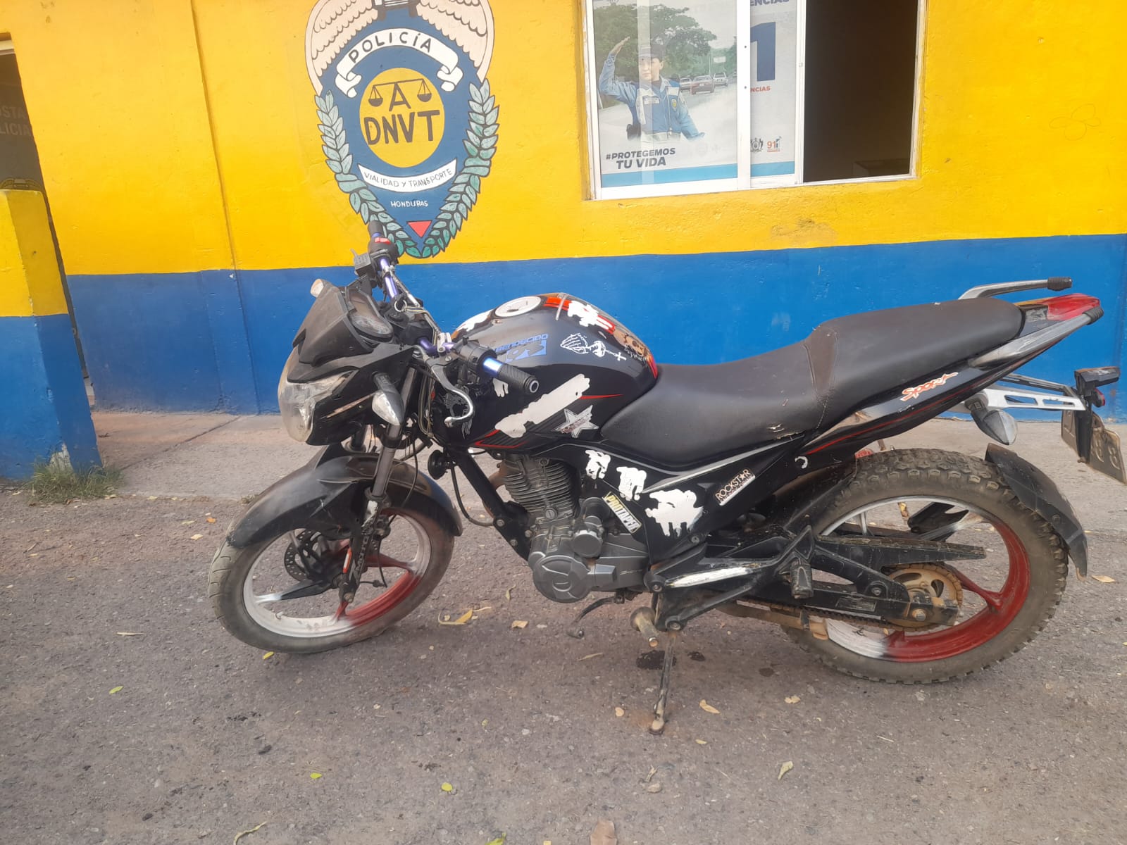 Agentes de la UDEP-3 recuperan cuatro motocicletas con reporte de robo en Comayagua