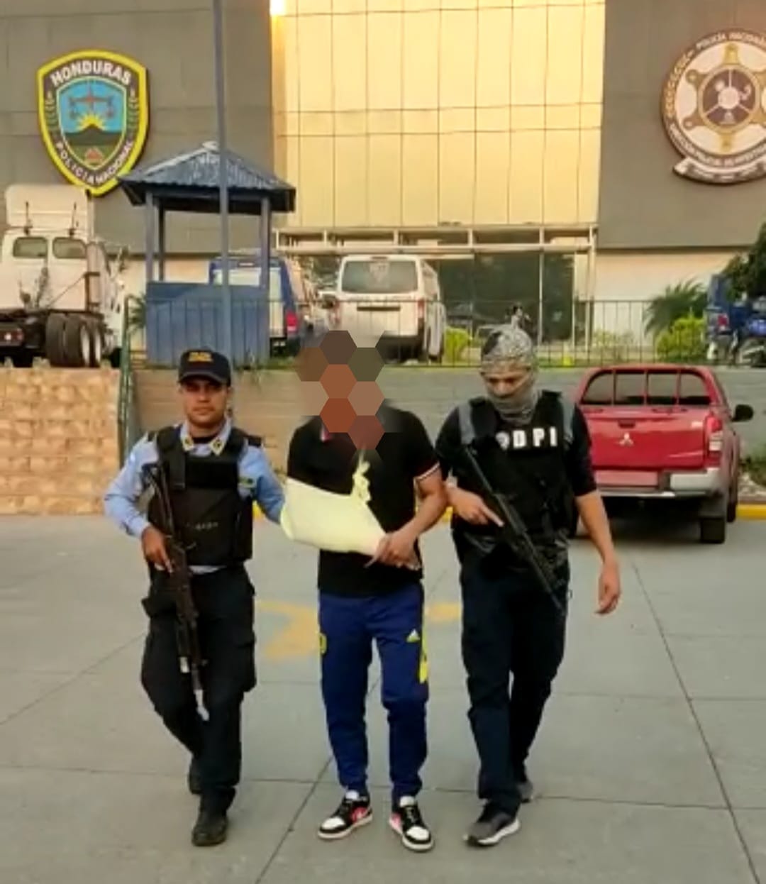 En la capital, DPI detiene presunto miembro activo de la Pandilla 18 en posesión de droga