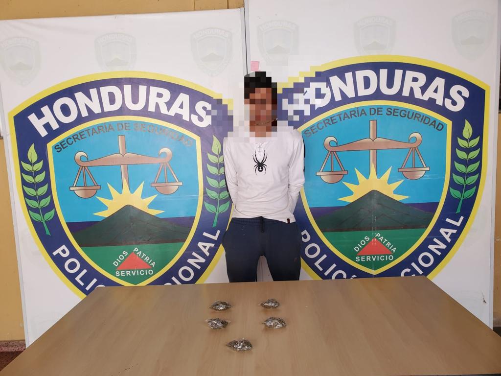 En la Villa de San Francisco agentes de la UDEP-8 detienen a supuesto destruidor de drogas de la MS-13