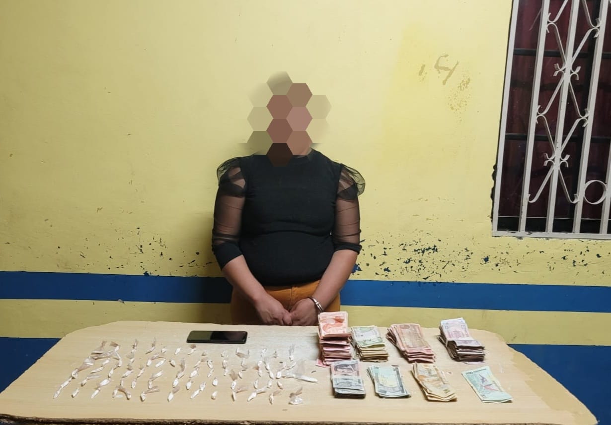 Funcionarios policiales detienen fémina con envoltorios de cocaína listos para su venta al narcomenudeo