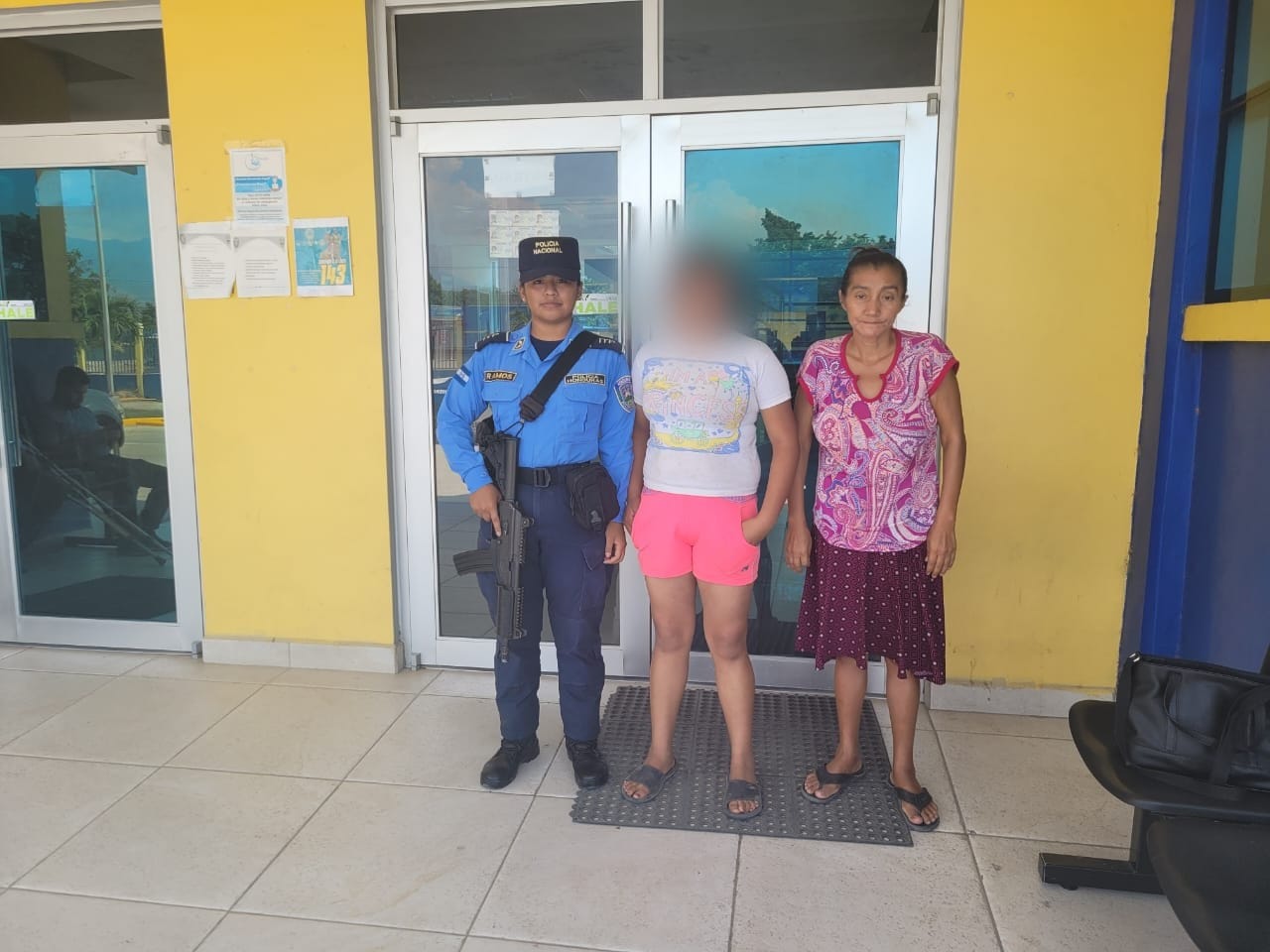 Agentes de la UDEP-03 recuperan menor que se encontraba extraviada