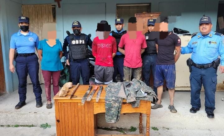 Policía Nacional desarticula banda delictiva «Los Domínguez Sánchez» que utilizaban uniformes militares para cometer robos en La Paz