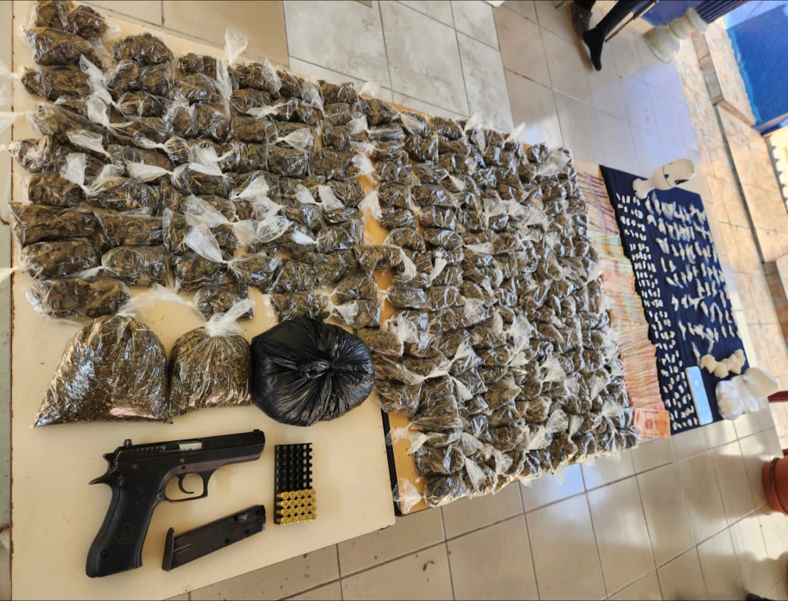 DPI realiza el decomiso de droga, dinero en efectivo y una arma de fuego en Ocotepeque