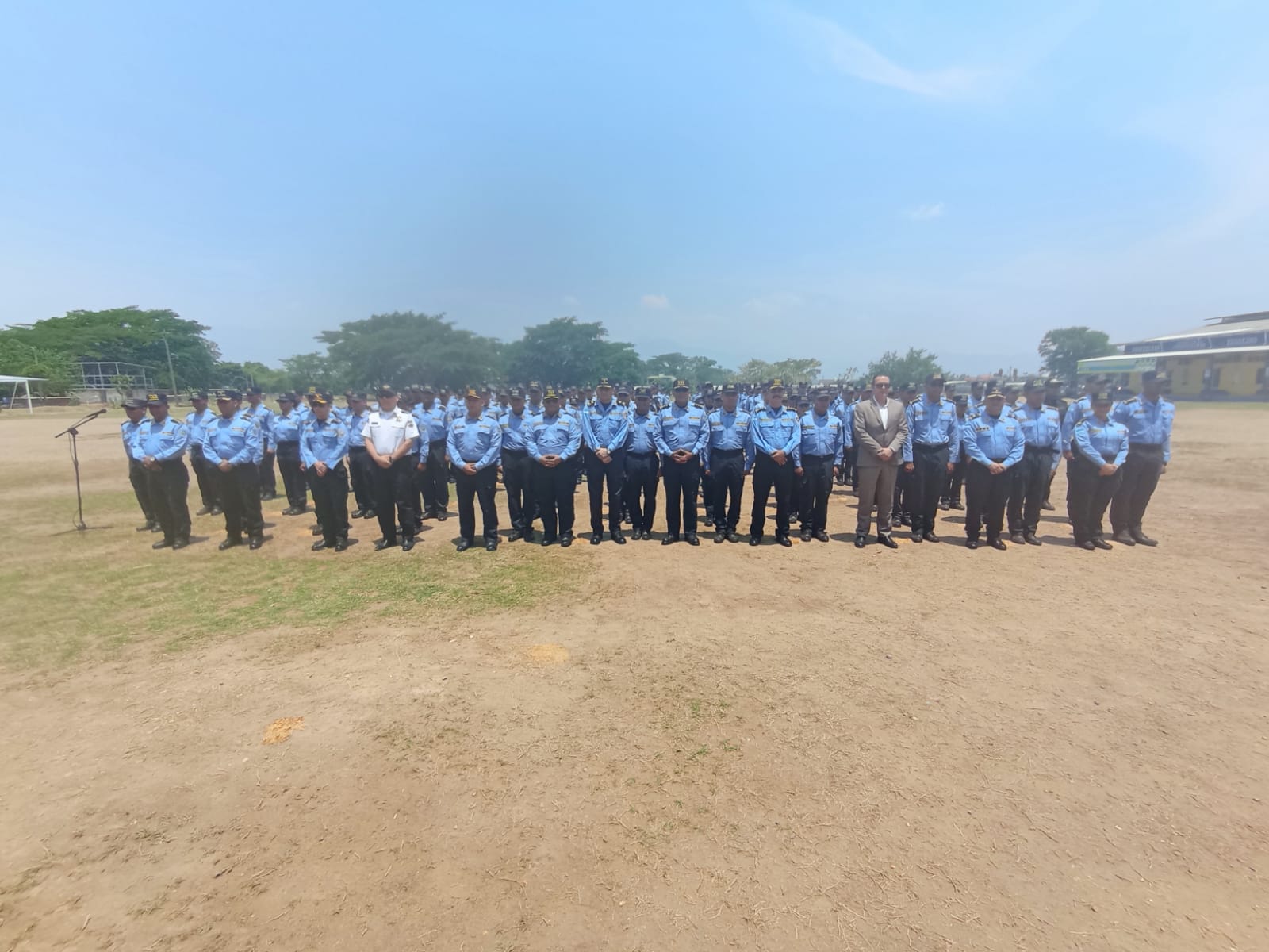 Miembros de la Escala Básica de la Policía Nacional dan un paso para su ascenso Miembros de la Escala Básica de la Policía Nacional dan un paso para su ascenso