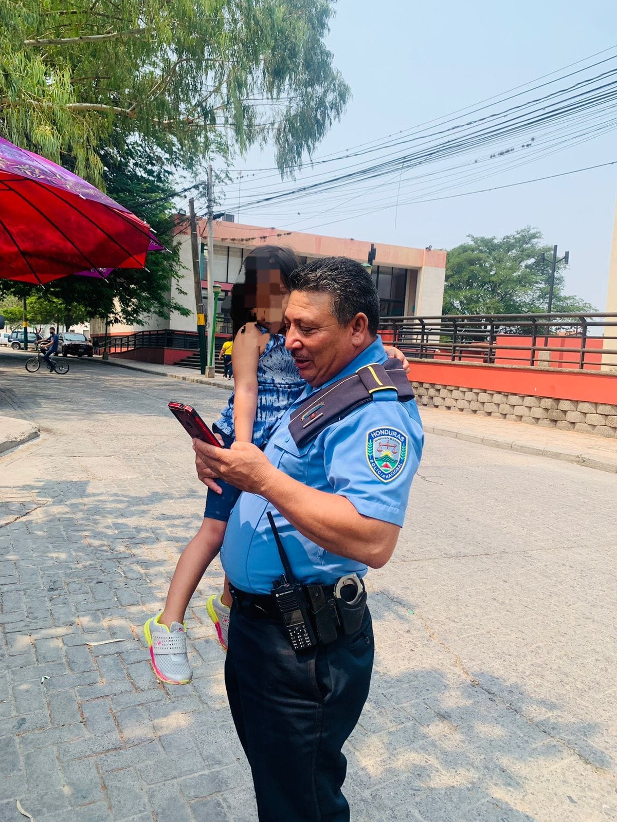 Recuperan niña de tres añitos que se encontra extraviada Recuperan niña de tres añitos que se encontra extraviada