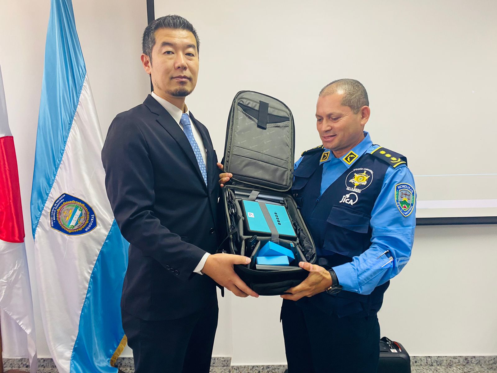 Policía preventiva recibe donación de sistemas audiovisuales departe de la Agencia de Cooperación Internacional del Japón (JICA) Policía preventiva recibe donación de sistemas audiovisuales departe de la Agencia de Cooperación Internacional del Japón (JICA)