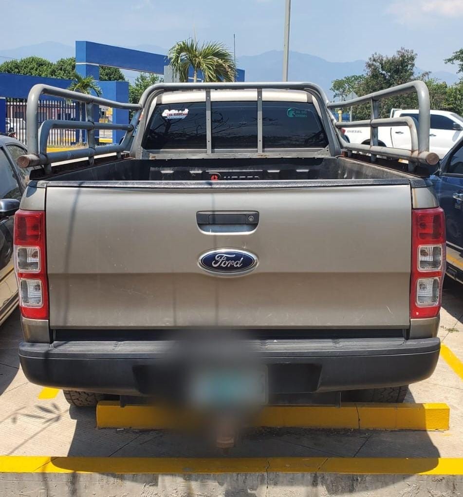 Agentes policiales de Comayagua recuperan vehículo con reporte de robo