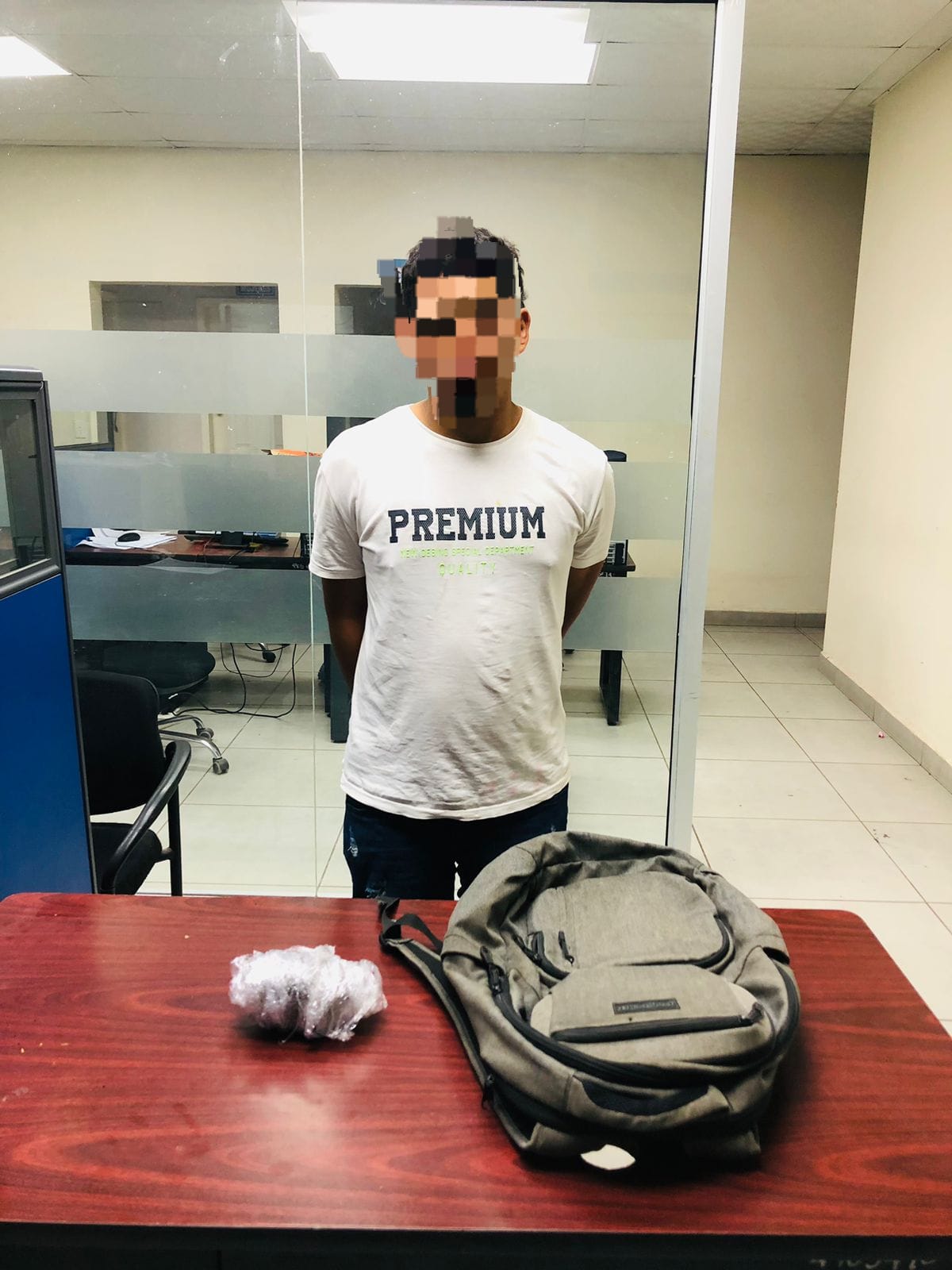 «NARCOTAXISTA» fue detenido con varios envoltorios de supuesta droga en La Ceiba