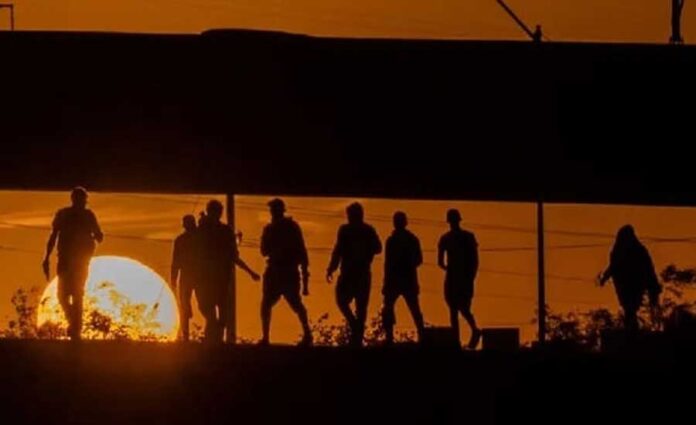 México ha encontrado a 49 migrantes secuestrados en un autobús; 19 son hondureños México ha encontrado a 49 migrantes secuestrados en un autobús; 19 son hondureños