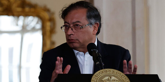 Petro da marcha atrás y admite que sigue búsqueda de cuatro niños de accidente de avión Petro da marcha atrás y admite que sigue búsqueda de cuatro niños de accidente de avión