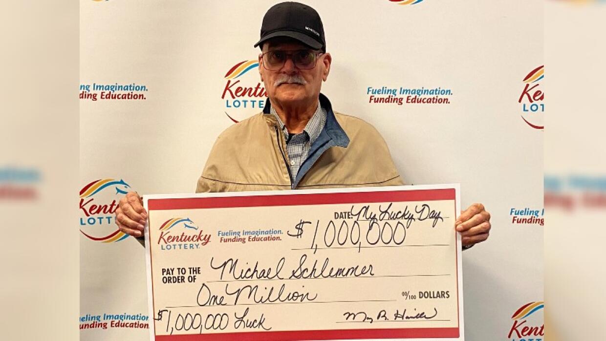 Casi se queda sin combustible, compra gasolina y un billete de lotería con el que gana $1 millón Casi se queda sin combustible, compra gasolina y un billete de lotería con el que gana $1 millón