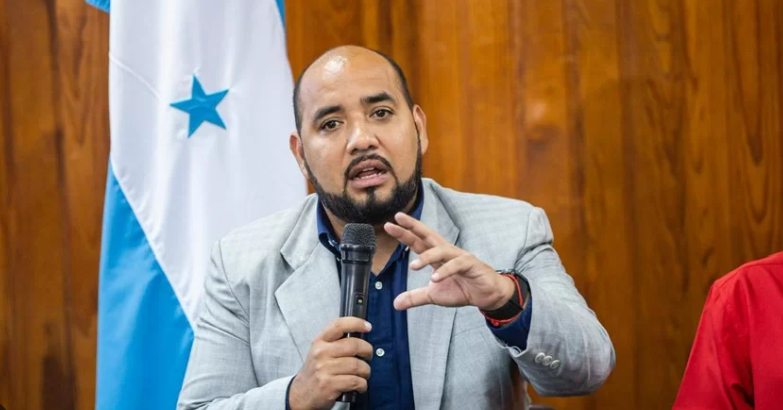 Ministro de Educación Daniel Sponda contrata a su hermano en departamental de Comayagua Ministro de Educación Daniel Sponda contrata a su hermano en departamental de Comayagua