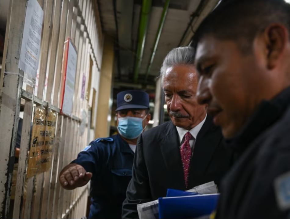Justicia guatemalteca condena a 6 años de cárcel a José Zamora, director de el Periódico Justicia guatemalteca condena a 6 años de cárcel a José Zamora, director de el Periódico