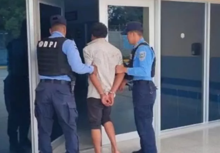 Detienen a individuo por supuesta agresión sexual contra su sobrina de 4 años